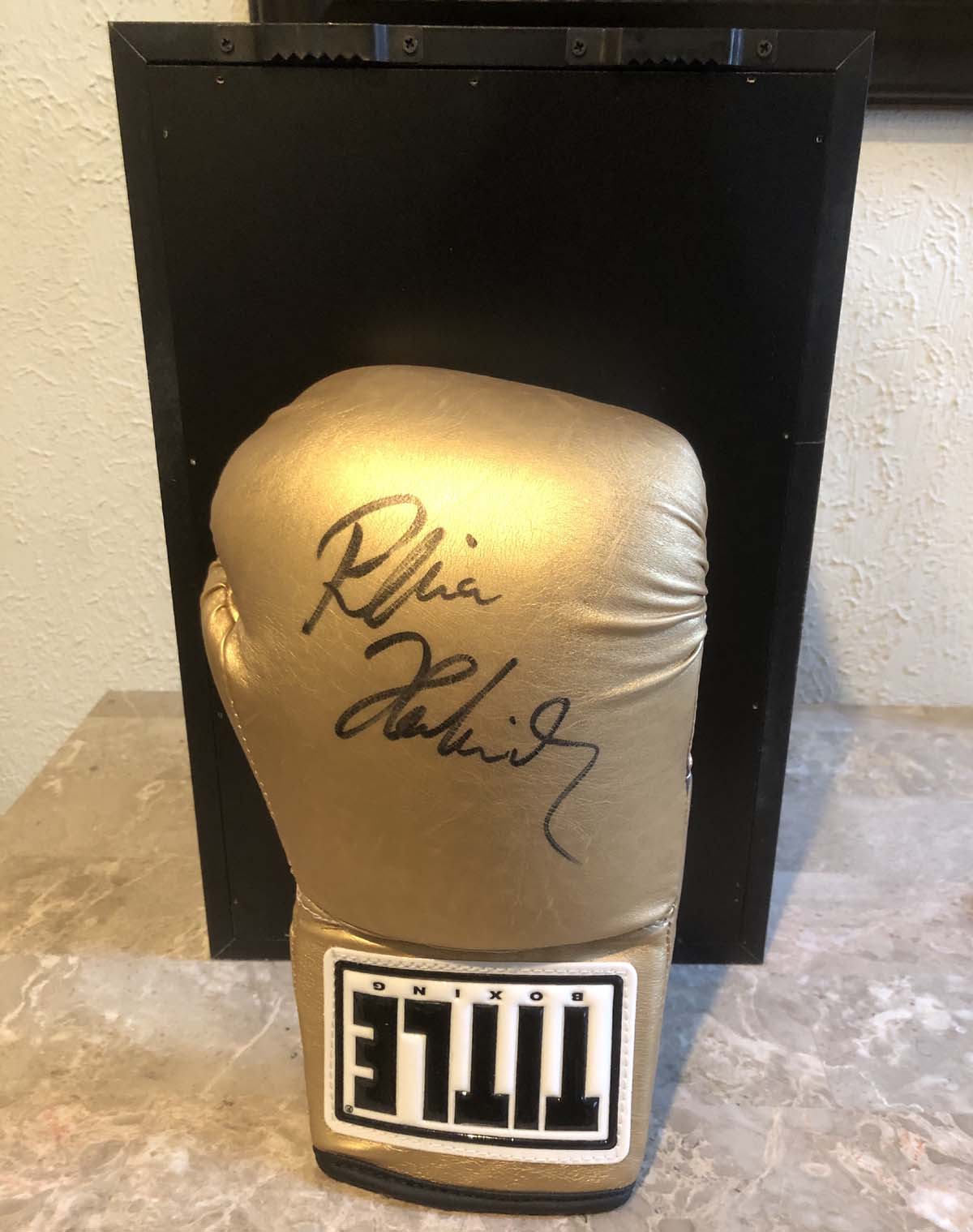 Autographed Glove - Regina Halmich - signed July 11, 2014 - in Florida